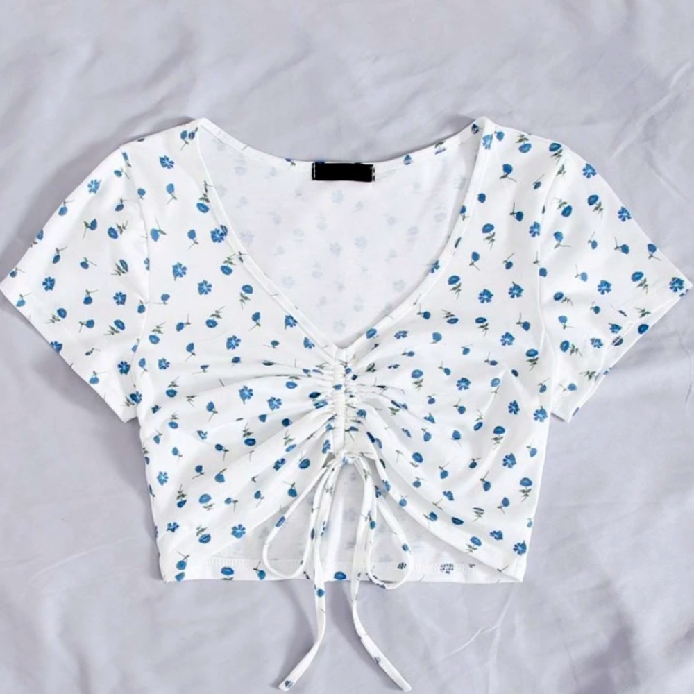✨3/$25✨Shein drawstring floral crop top